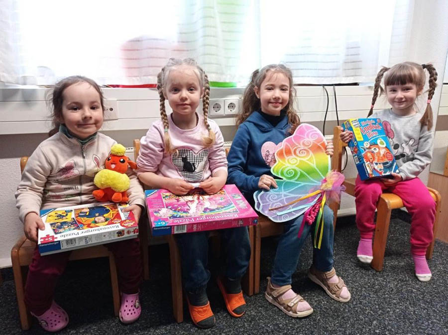 Spielzeug für kleine Ukrainer*innen: süße Kinderspende