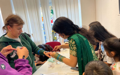 Kolibri e.V. feiert im Frauentreff internationalen Henna-Nachmittag