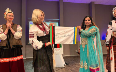 Persische Frauen heißen ukrainische Frauen im großen Frauentreff willkommen