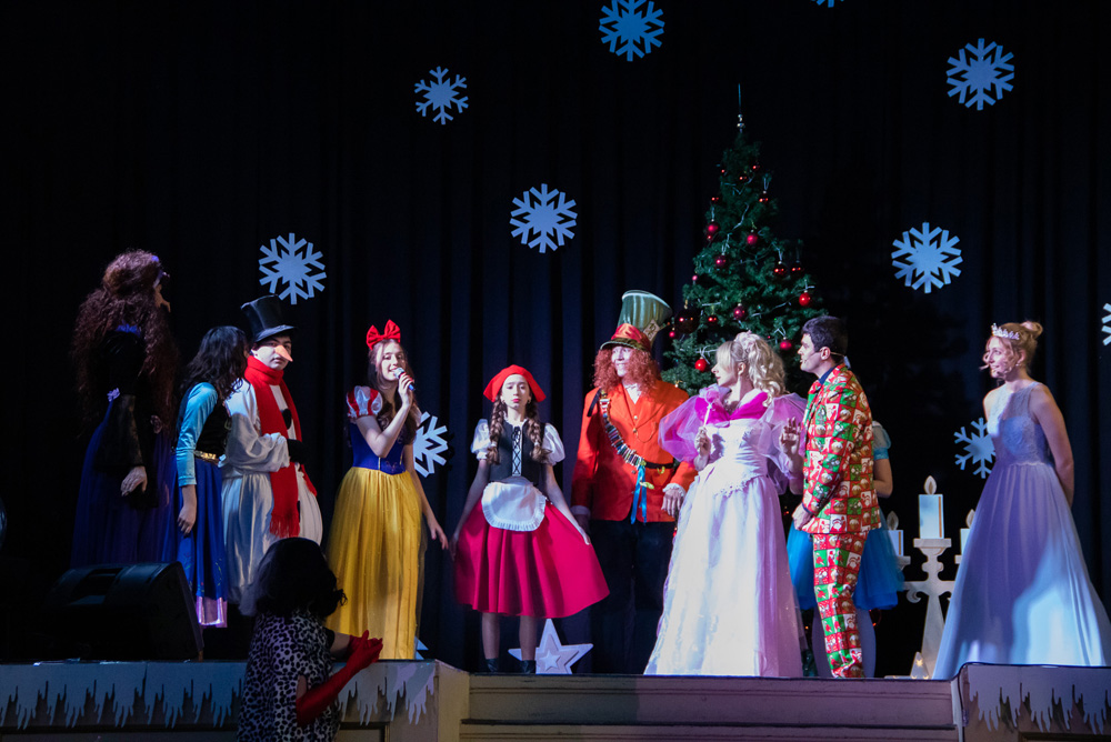 Weihnachtliche Theateraufführungen-2023 bei Kolibri e.V.