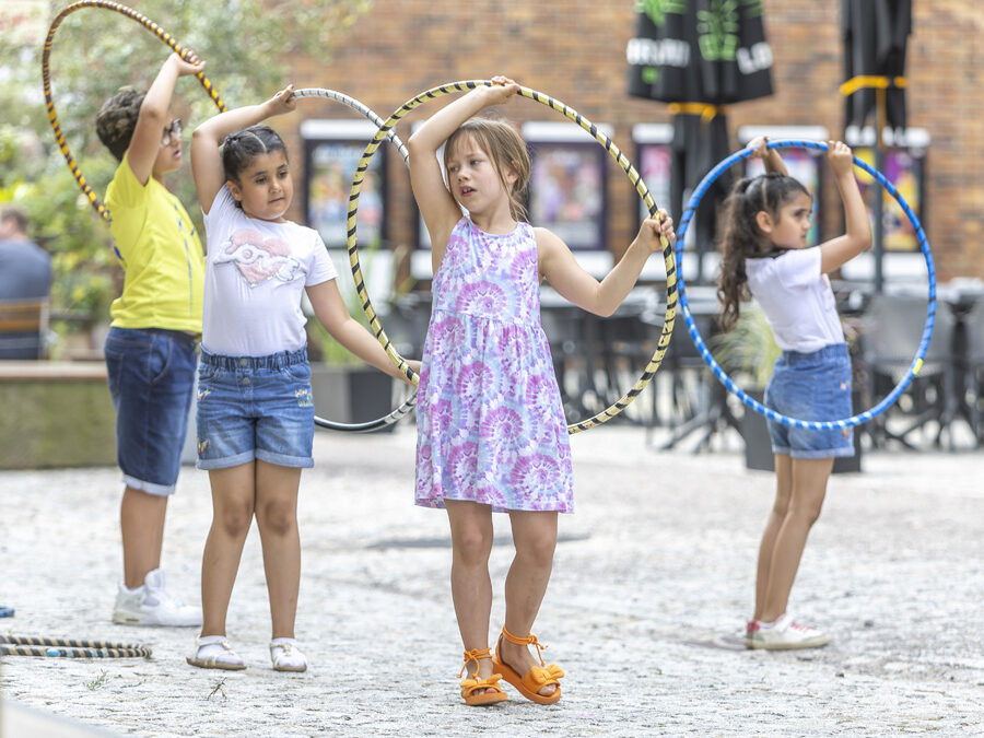 Faszination Vielfalt: Hula-Hoop-Reifen bauen in den Sommerferien